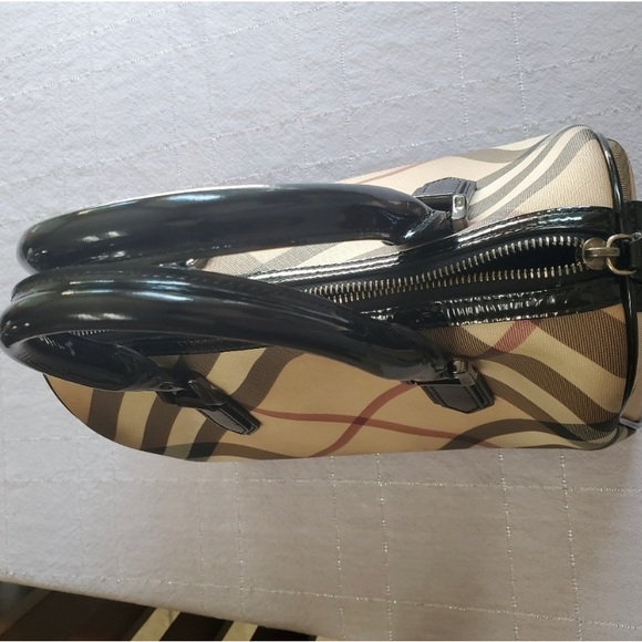 Burberry Beige/Black Nova Check PVC and Patent Leather Chester Bag - Picture 11 of 16